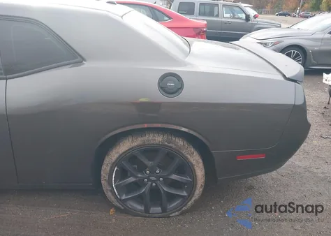 2022 Dodge Challenger R/T z USA, uszkodzony, nr VIN 2C3CDZBT1NH156231